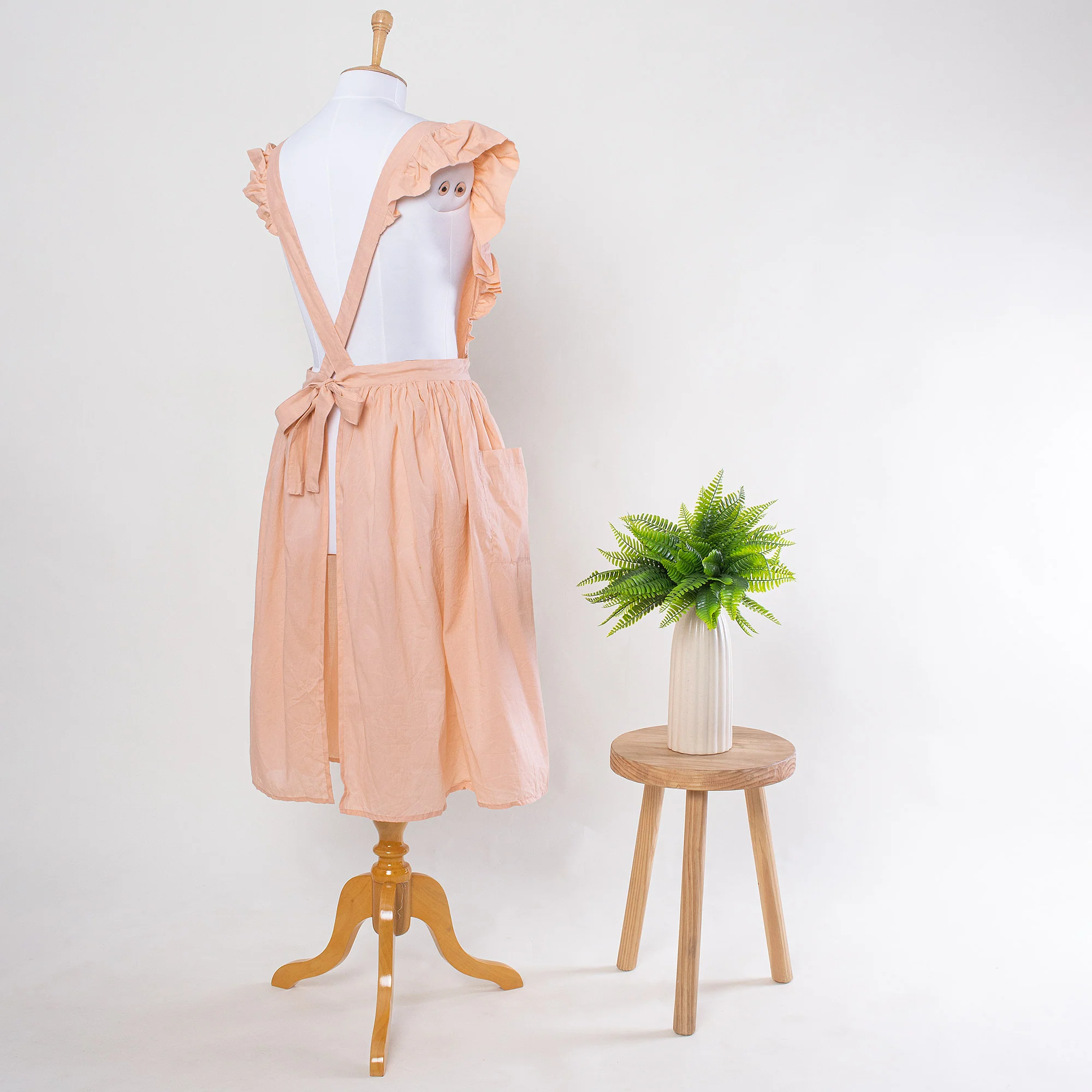 Beautiful Solid Women's Cotton Apron For Gardening - Image 2
