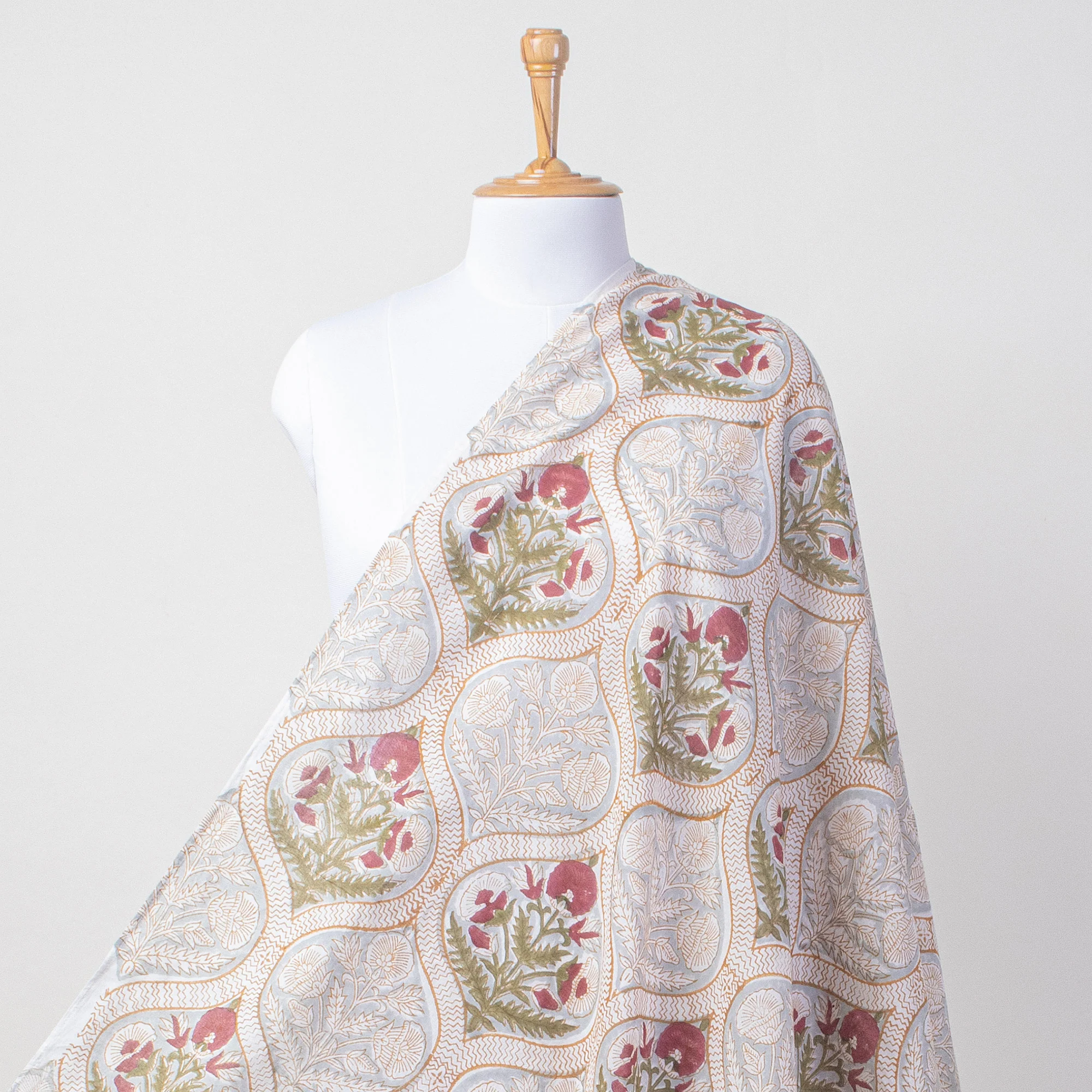 Modern Block Printed Indian Cotton Red Boota Sarong For Ladies - Image 10
