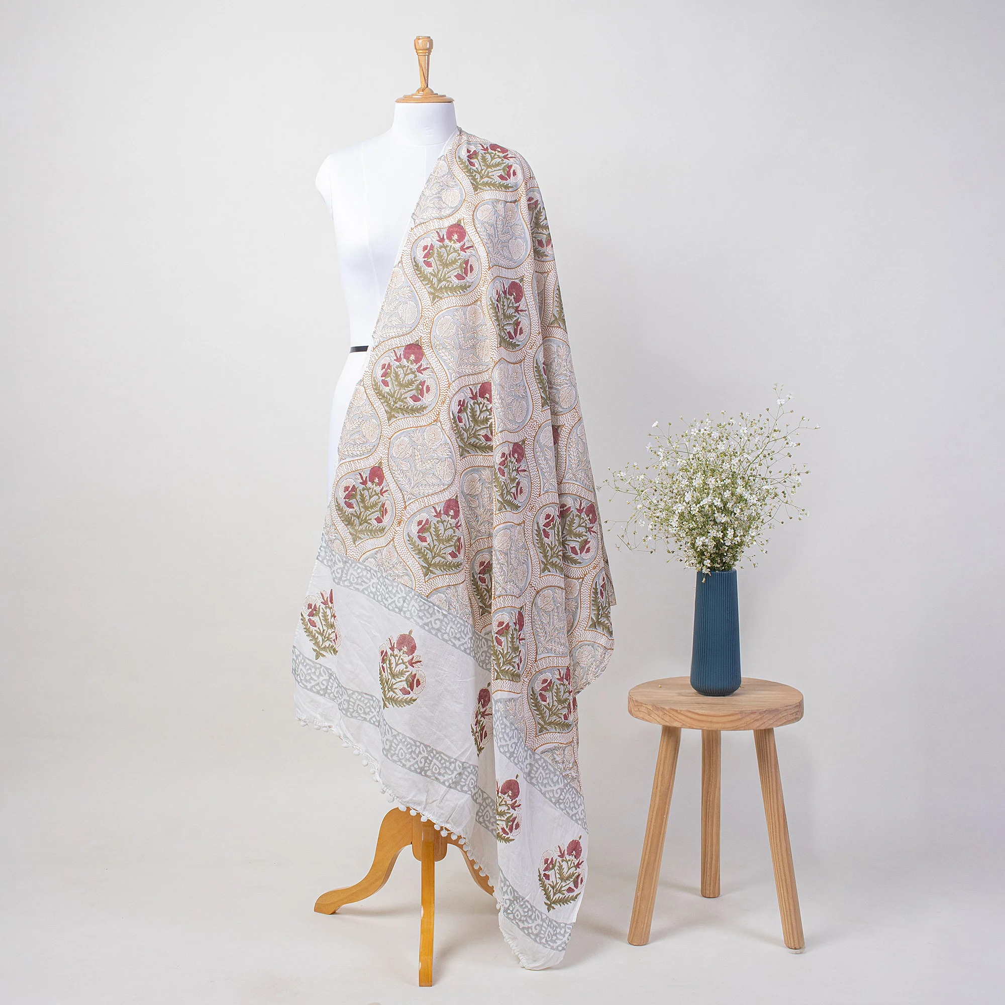 Modern Block Printed Indian Cotton Red Boota Sarong For Ladies - Image 5