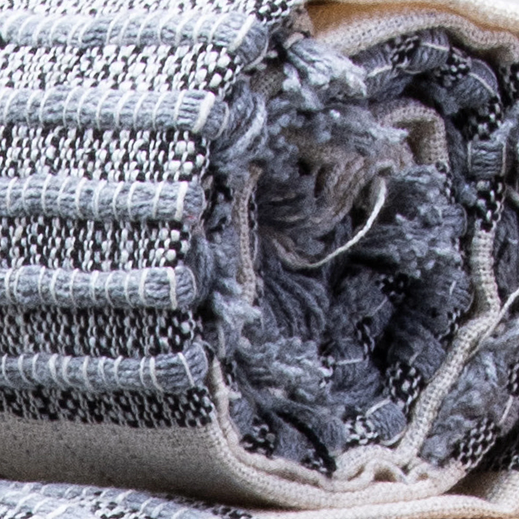 Organic Cotton Woven Throw Blanket for Sofas - Image 3