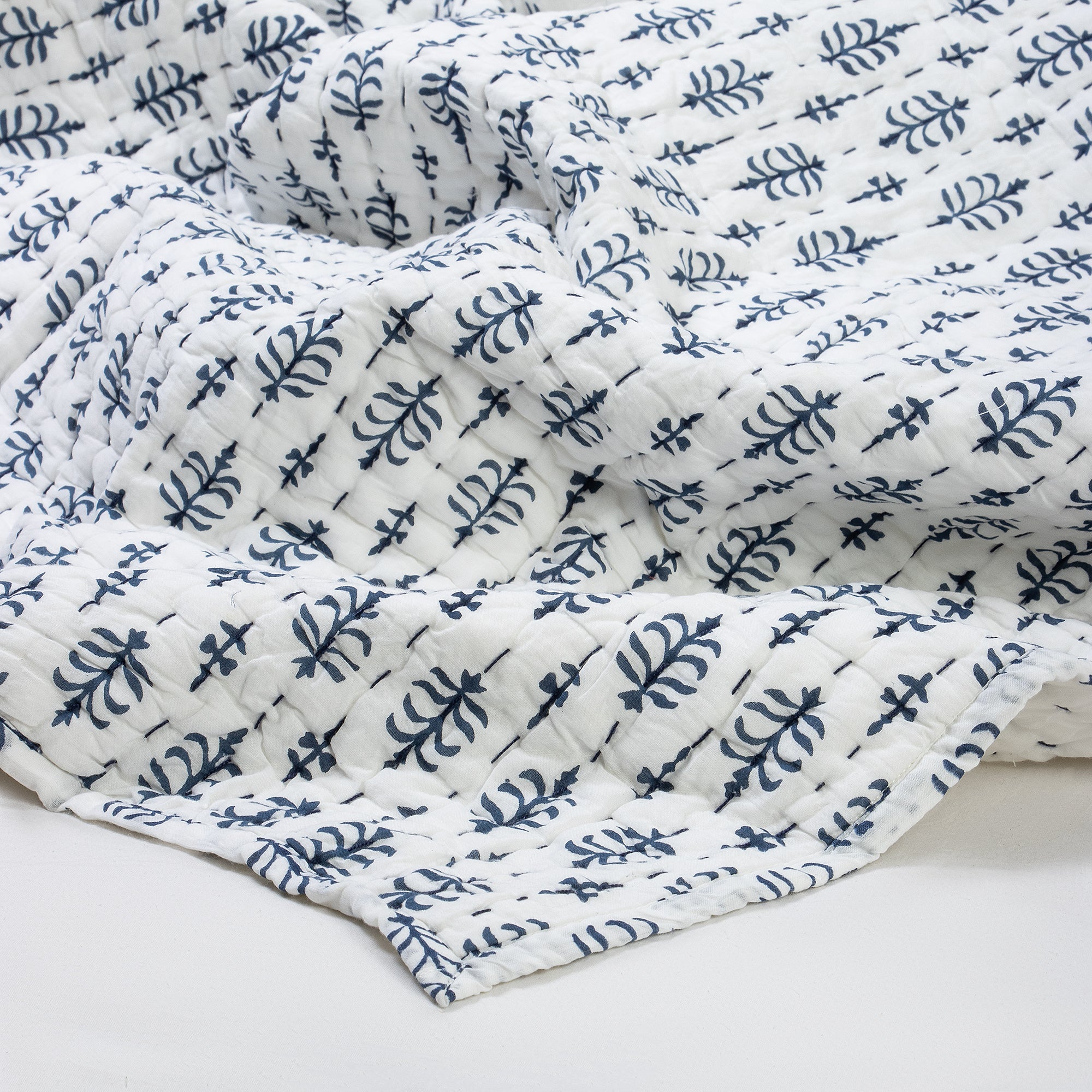 Booti Hand Block Print Kantha Quilt Blanket - Image 4
