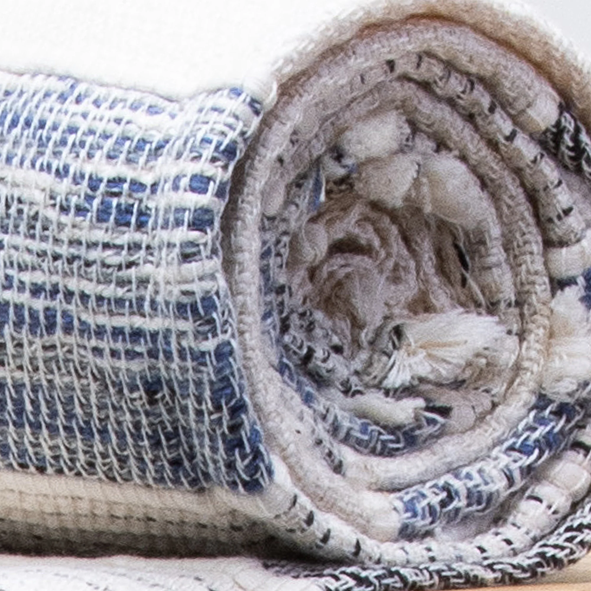 Handmade Cozy Woven Throw Blanket - Image 3