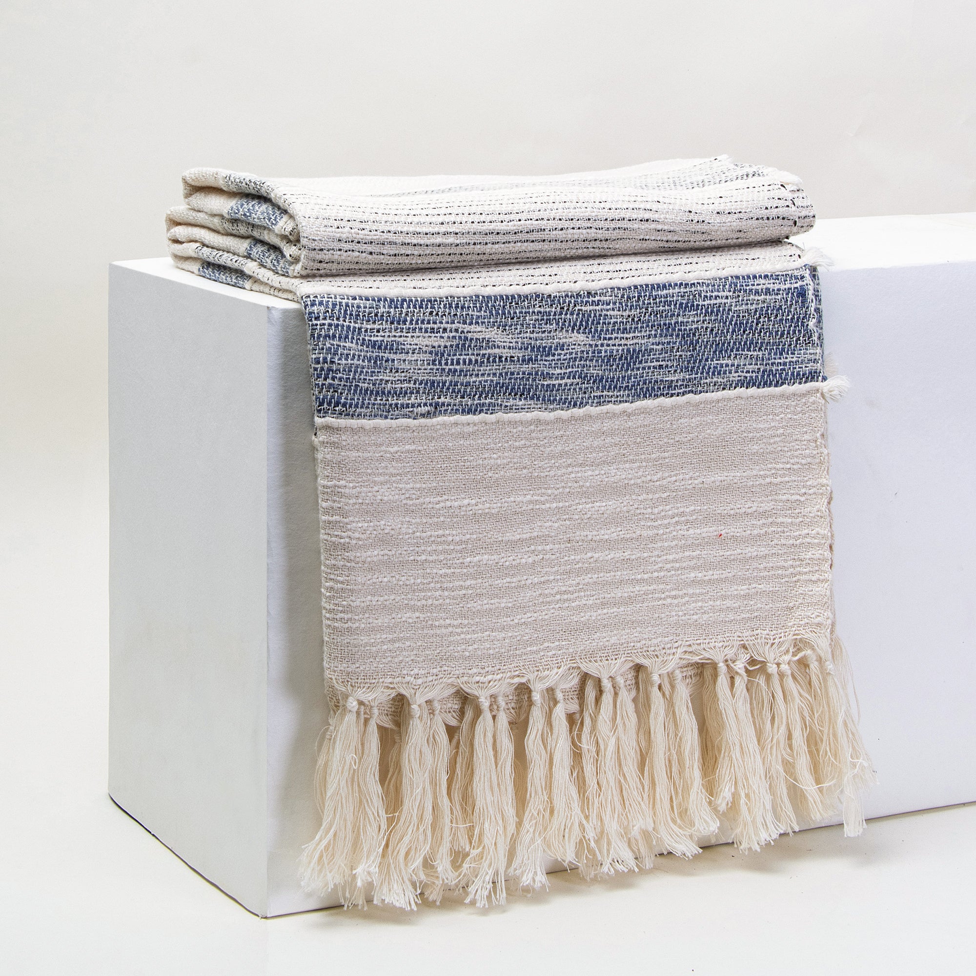 Handmade Cozy Woven Throw Blanket - Image 5