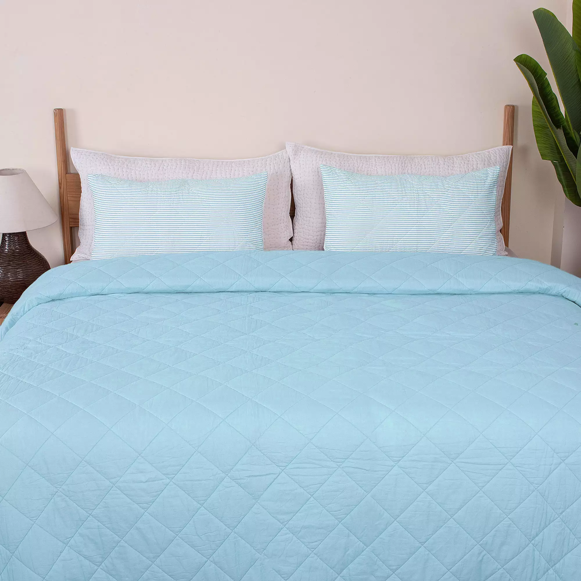 Luxurious Sky Blue Soft Reversible Machine Cotton Quilt - Image 2