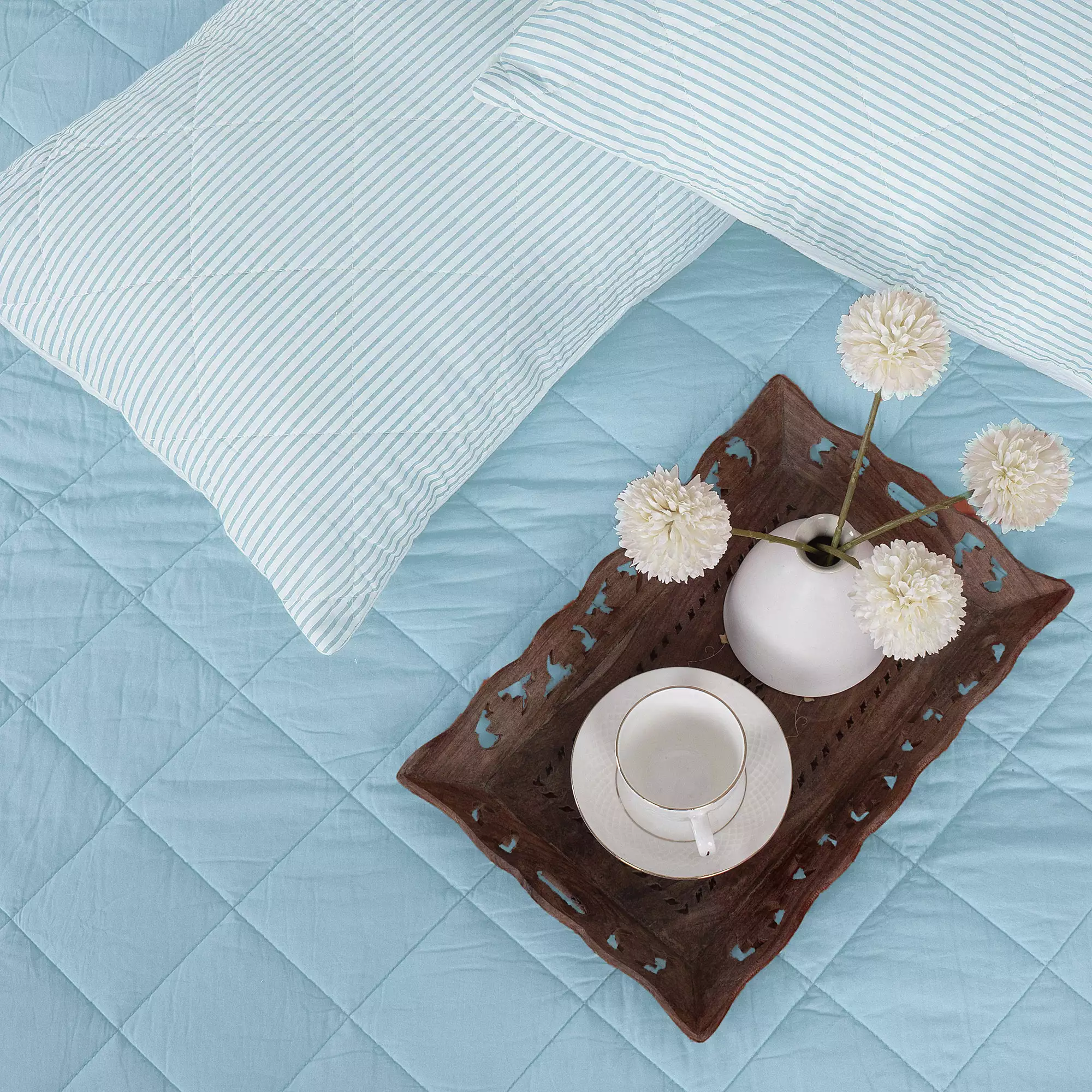 Luxurious Sky Blue Soft Reversible Machine Cotton Quilt - Image 3