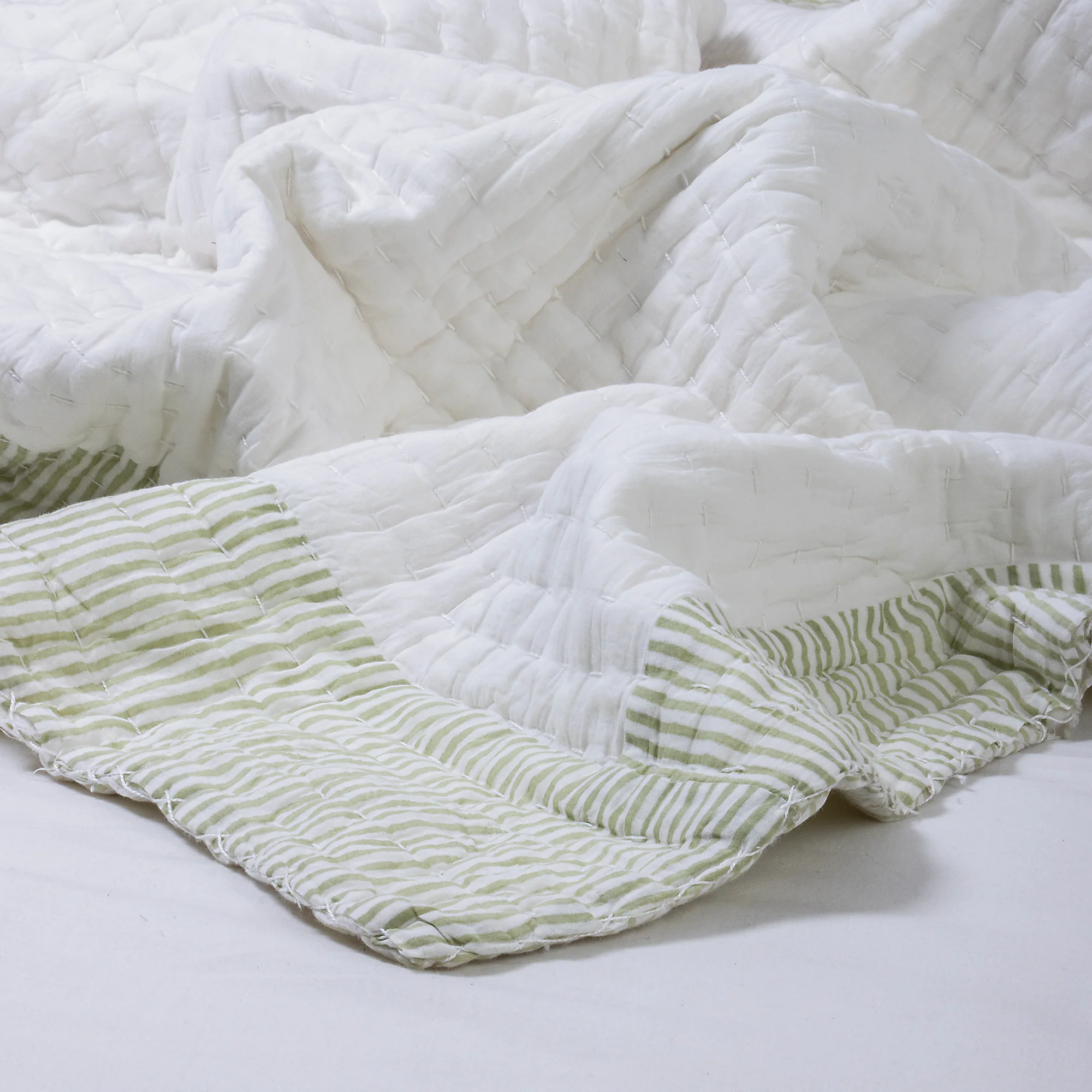 Luxurious White Hand Stitched Cotton Kantha Quilt Blanket - Image 3