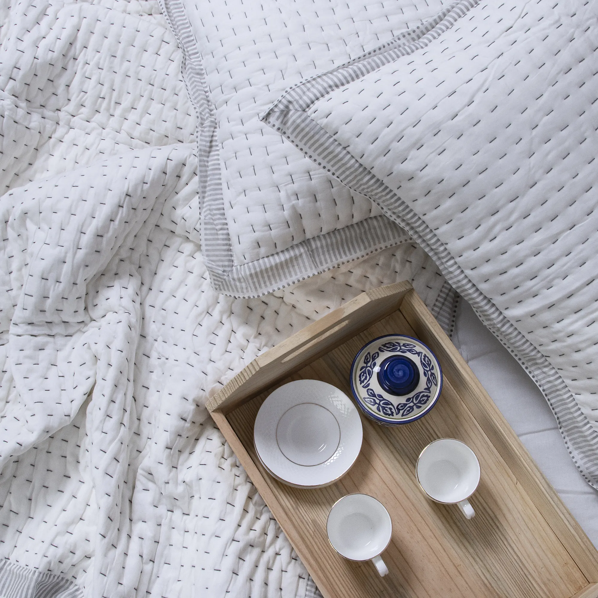 Luxurious White Hand Stitched Indian Cotton Kantha Quilts for Winters - Image 3