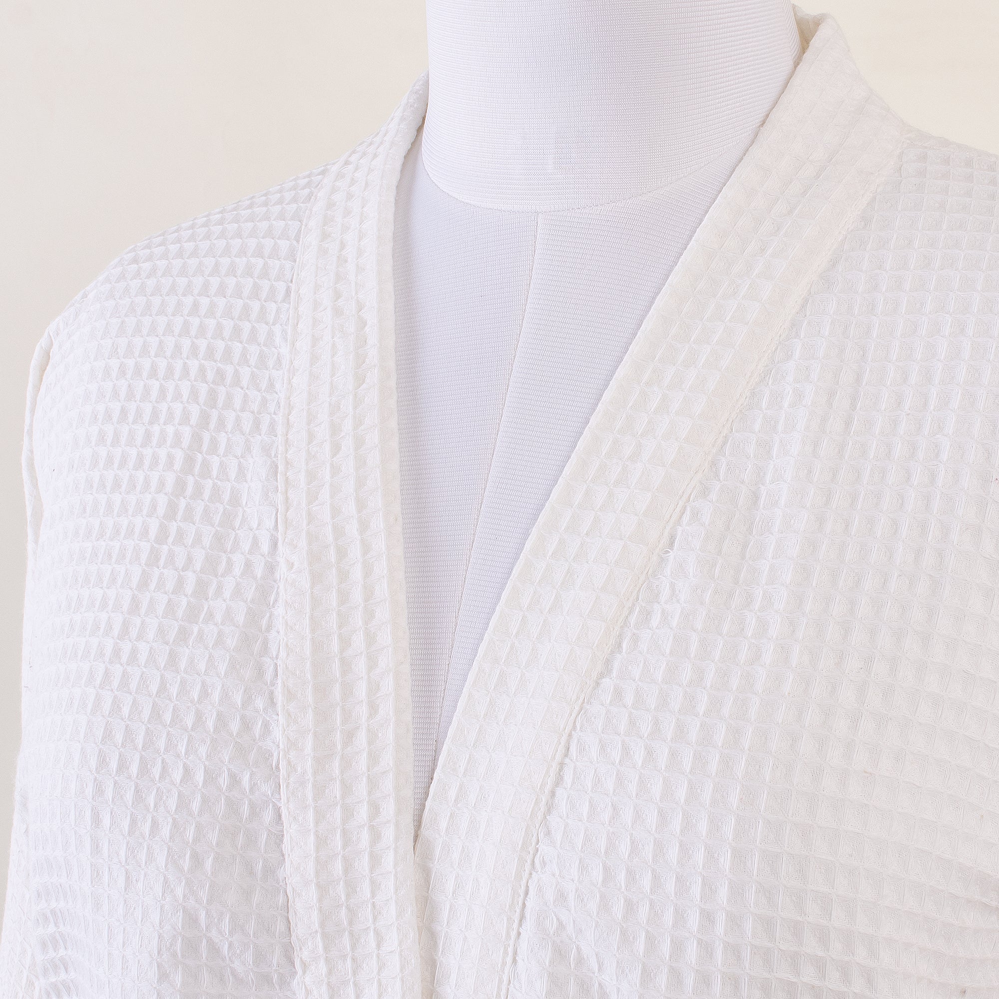 Luxurious White Handmade Indian Cotton Bathrobes with Pockets - Image 3